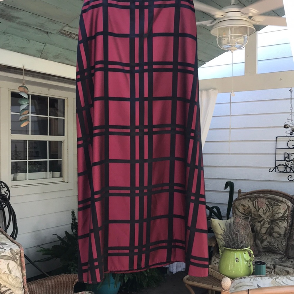 Vintage peck and peck collection full length skirt red and black. Size 12,Canada